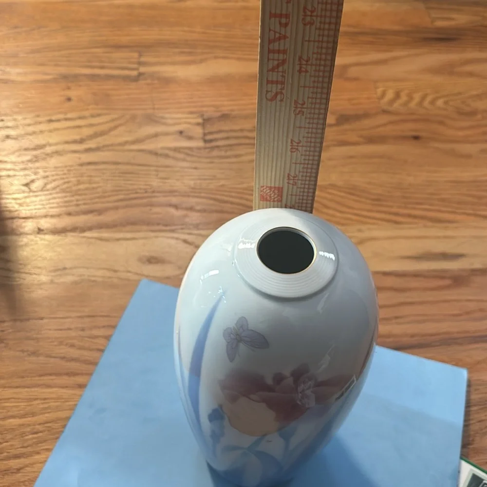 Vintage Japanese vase,‎ Fukagawa porcelain, Imari ware, Iris flower